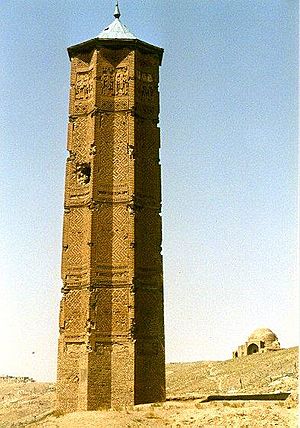 Archivo:Ghazni-Minaret
