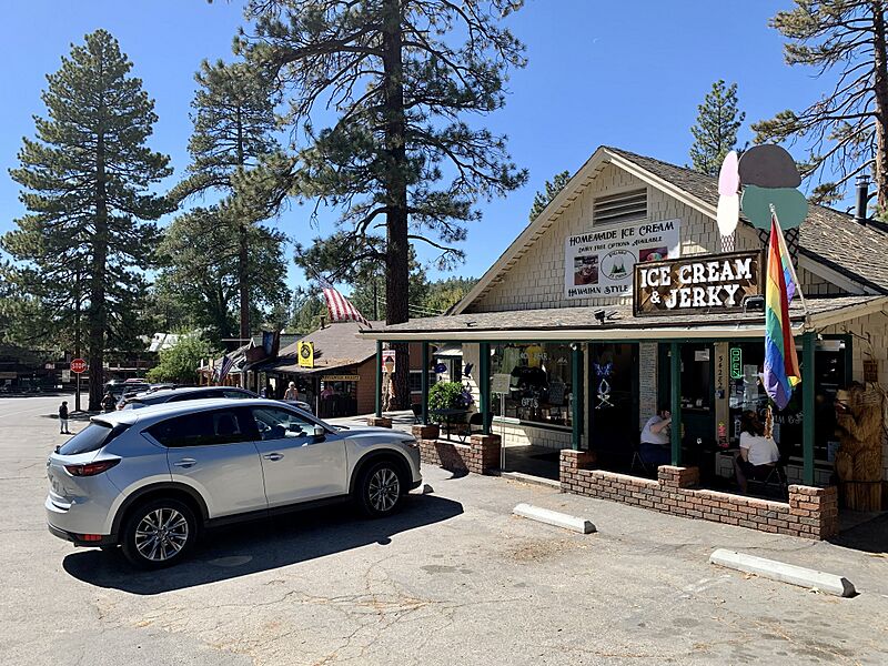 Idyllwild ice cream shop