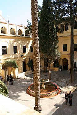 Archivo:Inside the Colegio Montserrat