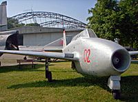 Archivo:Jak-17UTI