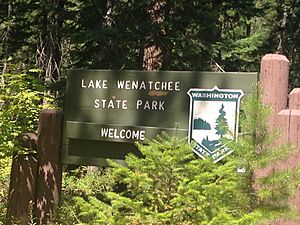 Archivo:Lake Wenatchee State Park entrance sign