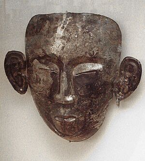Archivo:LiaoMask10-12thcentury