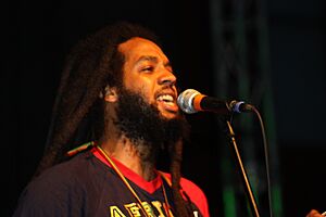 Archivo:Live on Mass - The Wailers 3 (35683797265)