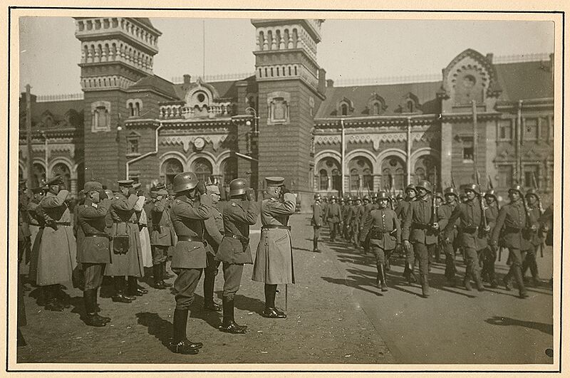 Military parade in Yekaterinoslav (8610324703)