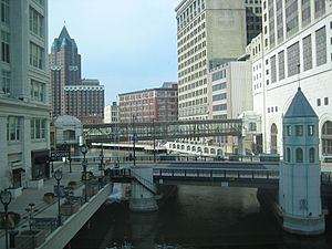 Archivo:Milwaukeeriver