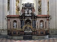 Monument inside Cathedral of Segovia.jpg