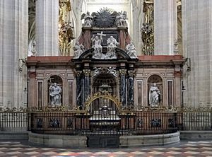 Archivo:Monument inside Cathedral of Segovia