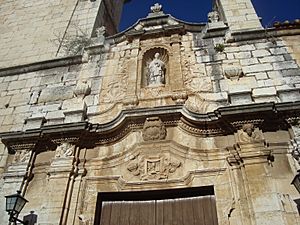 Archivo:Pórtic de la façana principal de l'esglèsia parroquial de Cálig