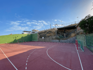 Archivo:Pistas polideportivas de Olula de Castro