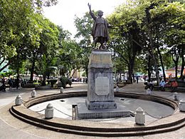 Archivo:Plaza Colon de Carupano - panoramio