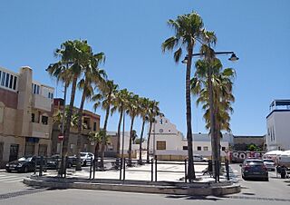 Plaza de la Iglesia de Cabo de Gata (2).jpg