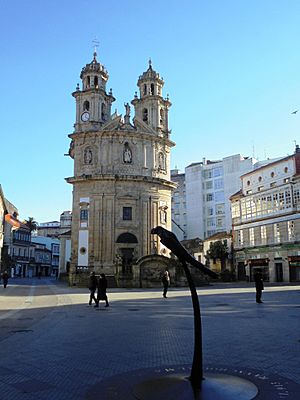 Archivo:Pontevedra Plaza de la Peregrina y loro Ravachol