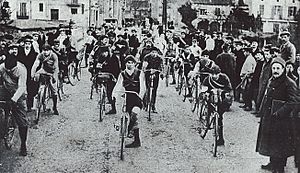 Archivo:Primera sortida Volta Ciclista a Catalunya (1911)