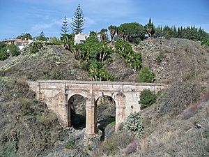 Archivo:Puente de Arroyo Hondo (vista sur) (15571360046)