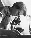 Archivo:Rosalind Franklin (retouched)
