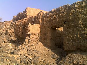 Archivo:Ruined castle in Mecca