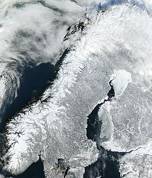 Archivo:Satellite image of Norway in February 2003