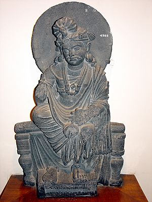 Archivo:Seated Avalokiteshvara. Gandharan, from Loriyan Tangai. Kushan period, 1st - 3d century AD. Indian Museum, Calcutta ei05-31
