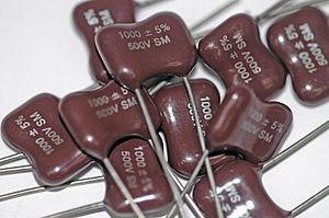 Archivo:Silver mica capacitors