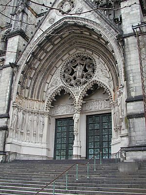 Archivo:St John the Divine NYC - portal