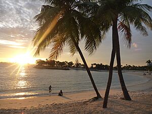 Archivo:Sunset at Sentosa Island, Singapore (4374844439)