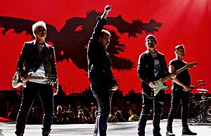 Archivo:U2 on tree stage on Joshua Tree Tour 2017 in Kansas City 9-12-17