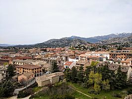 Vista de Manzanares el Real desde el castillo 01.jpg
