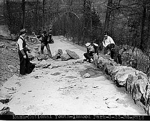 Archivo:WPA workers Inwood Hill Park (1938)