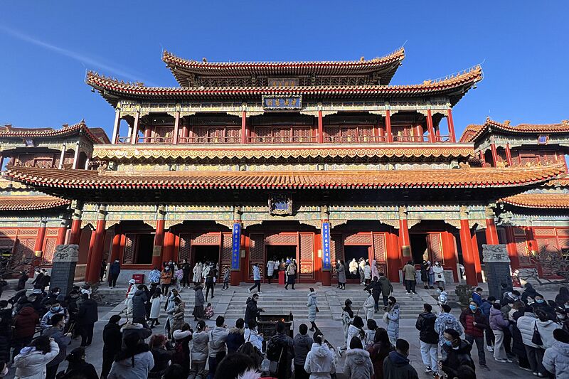Wanfuge Pavillion in Yonghe Temple