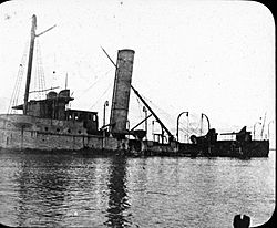 Archivo:Wreck of protected cruiser Isla de Luzón