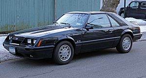 Archivo:1986 Ford Mustang GT 5.0 T-top