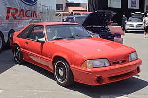 Archivo:1993 Ford SVT Mustang Cobra R (7446033324)