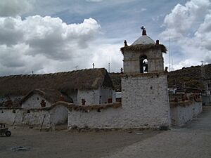 Archivo:2005.11.12 22 Iglesia Parinacota Chile