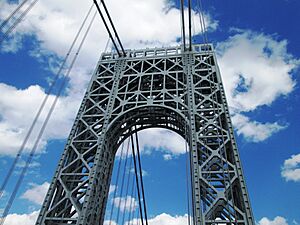 Archivo:2015 George Washington Bridge west tower from below looking east