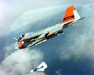 Archivo:A-6E Intruder releasing a Walleye II