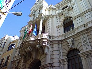Archivo:Alfonso XIII, 4 - IES Maimónides - Córdoba (España) 04
