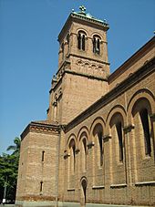 Archivo:Catedral de Medellin- Torre Oriental