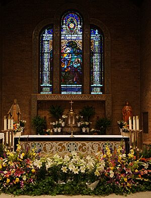 Archivo:Cathedral of the Immaculate Conception, Altar, Easter 2013