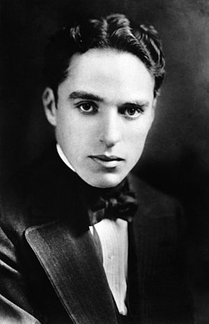 Archivo:Charlie Chaplin in unknown year