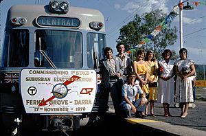 Archivo:EMU at the opening of Queensland rail electrification