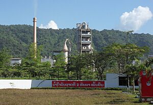 Archivo:FactoryVangVieng1