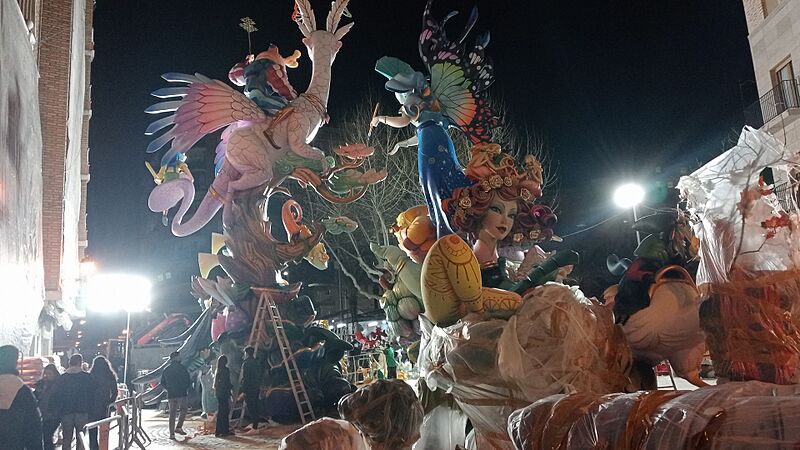 Falla el Mercat de noche