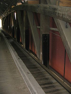 Archivo:Forksville Covered Bridge Interior Detail