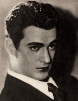 Archivo:Gilbert Roland photoplay 1927