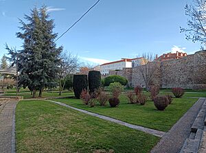 Archivo:Jardines en Astorga