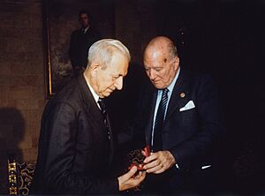 Archivo:Joan Coromines i Vigneaux (1980)