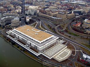 Archivo:KennedyCenterFromAir2