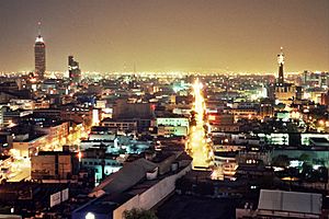 Archivo:México City at Night 2005