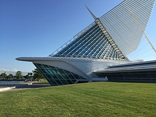 Milwaukee Art Museum from the North IMG 4149 (19482954144).jpg