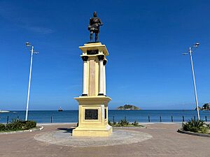 Archivo:Monumento a Rodrigo de Bastidas